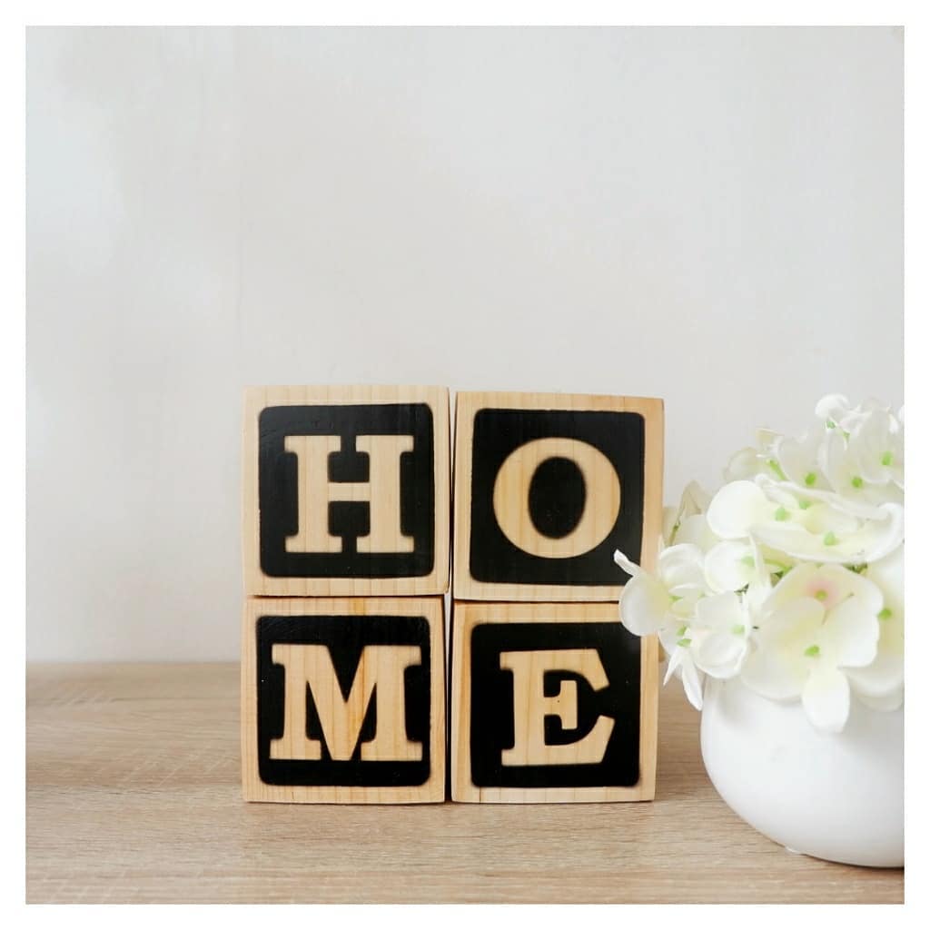 Wooden letter di toko hiasan rumah di Jogja